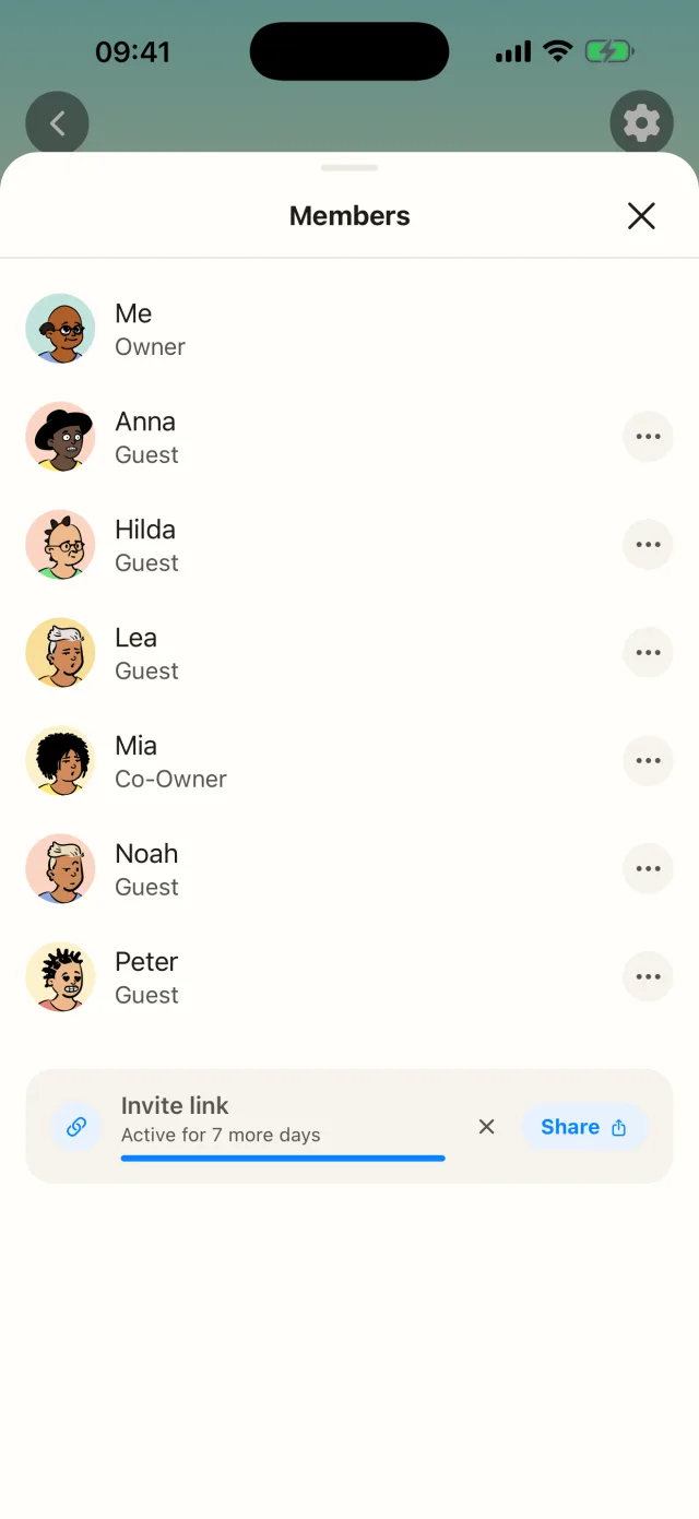 The members area with the active invite link and the Share button